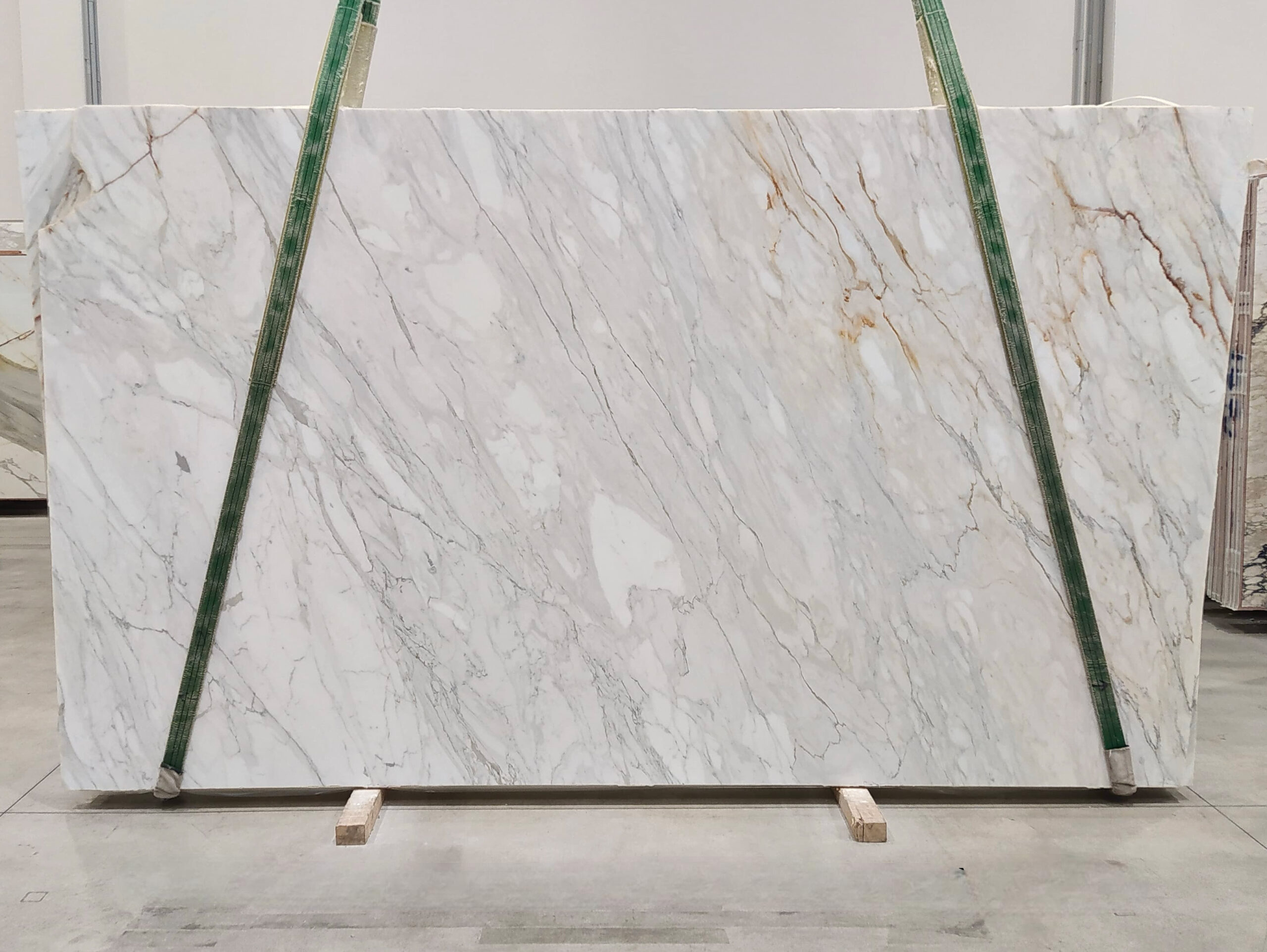 CALACATTA CREMO MARBLE HONED SLABS (AC1124) – Bild 2