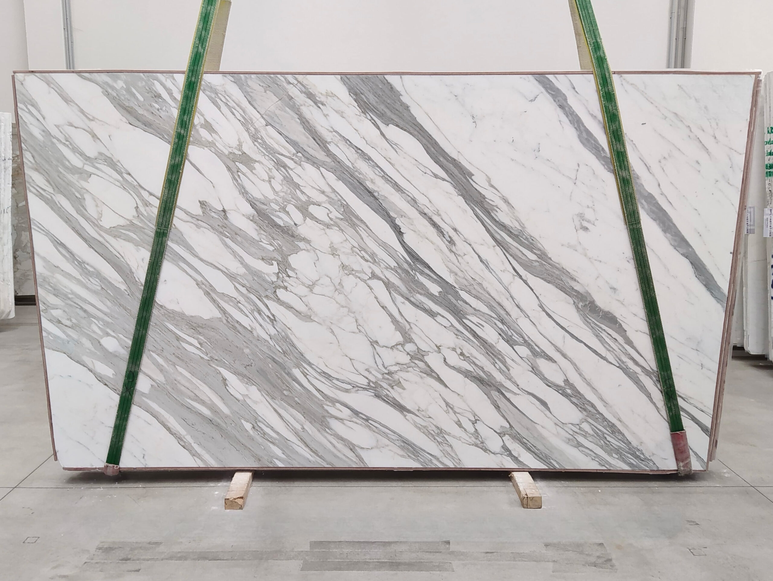 CALACATTA GOLD MARBLE HONED SLABS (AC1091)