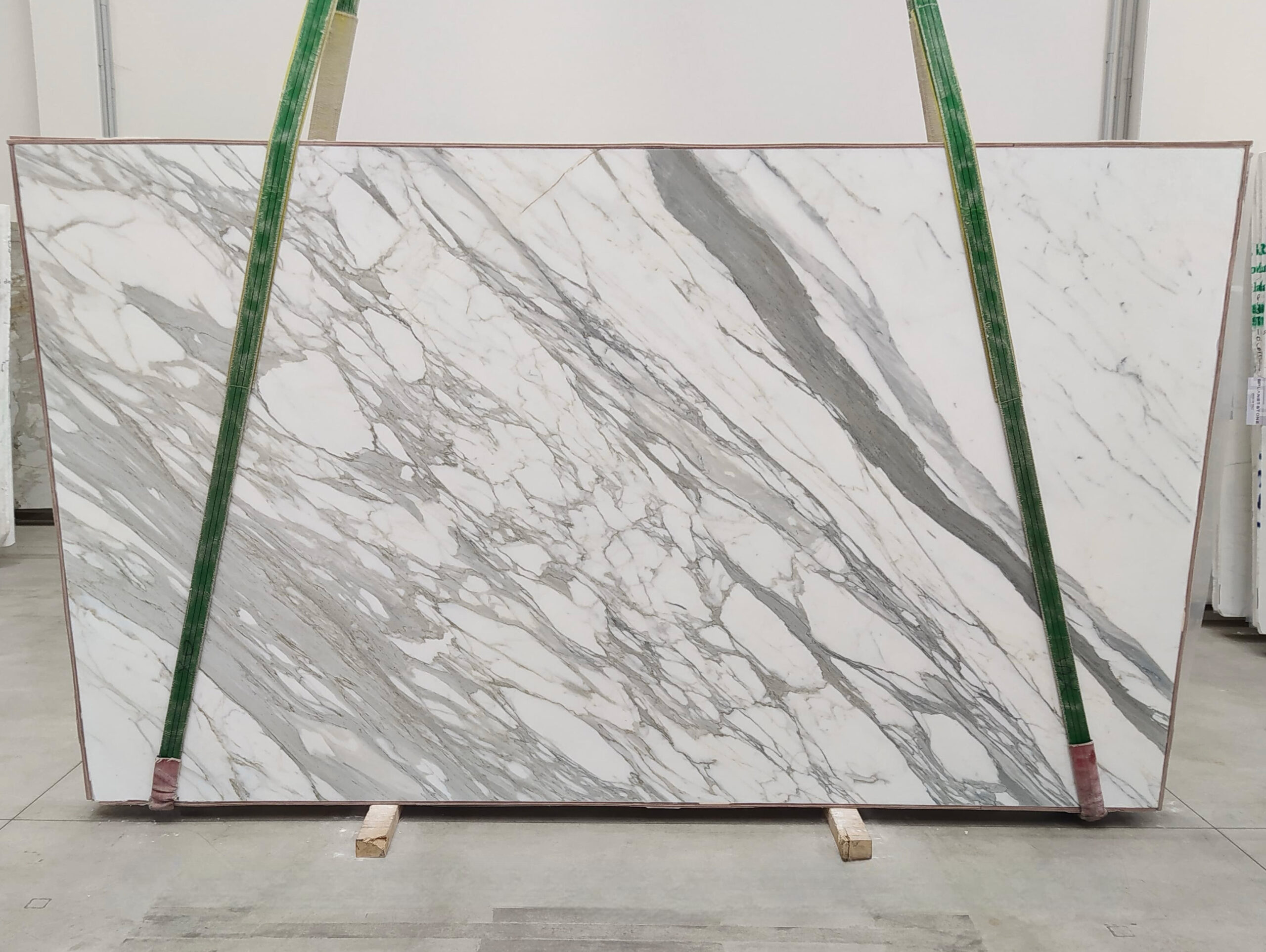 CALACATTA GOLD MARBLE HONED SLABS (AC1091) – Bild 2