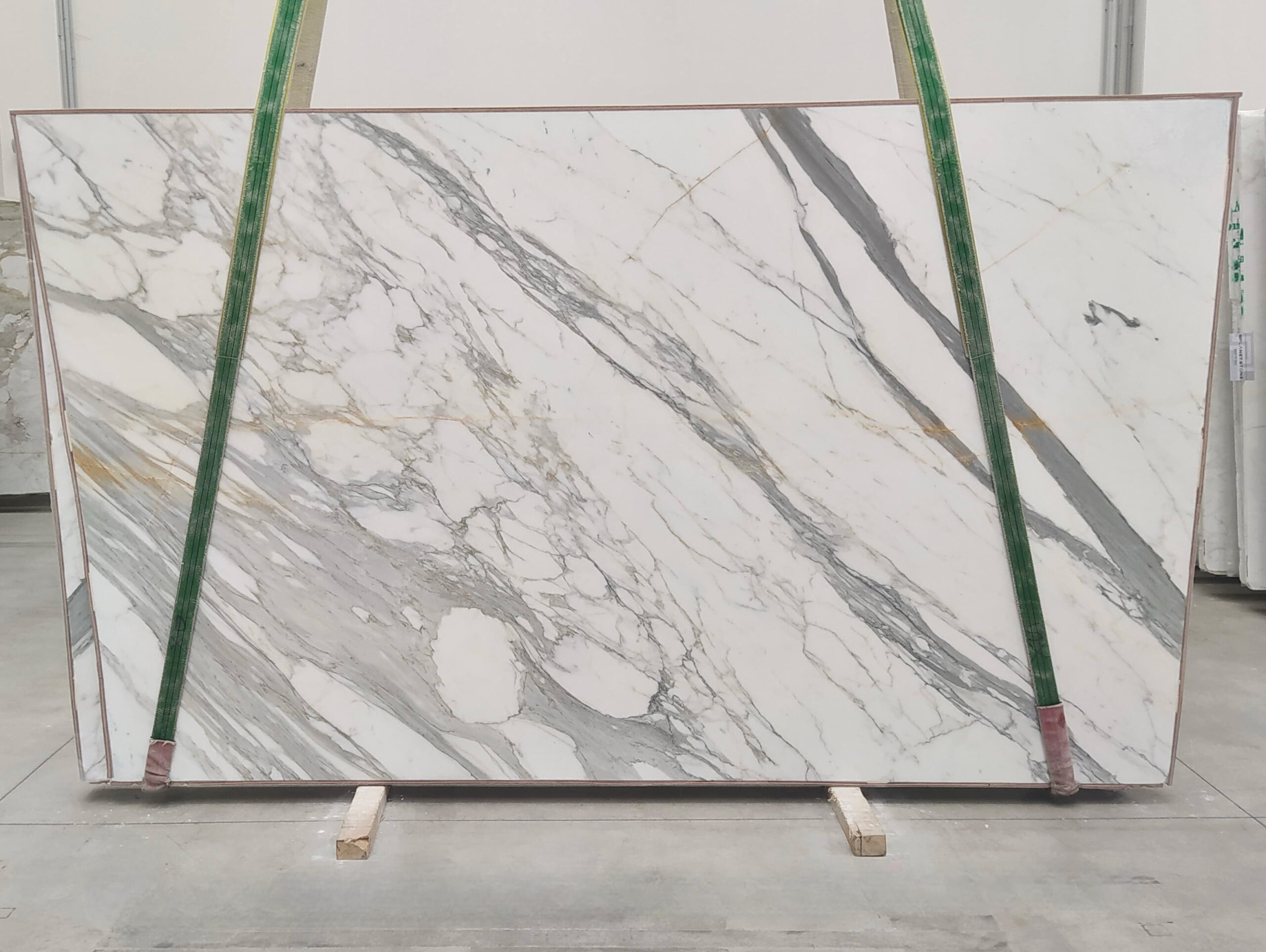 CALACATTA GOLD MARBLE HONED SLABS (AC1092)