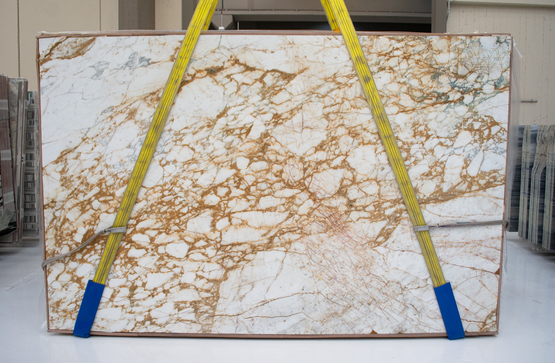 CALACATTA VAGLI GOLD MARBLE HONED SLABS (AC137101)