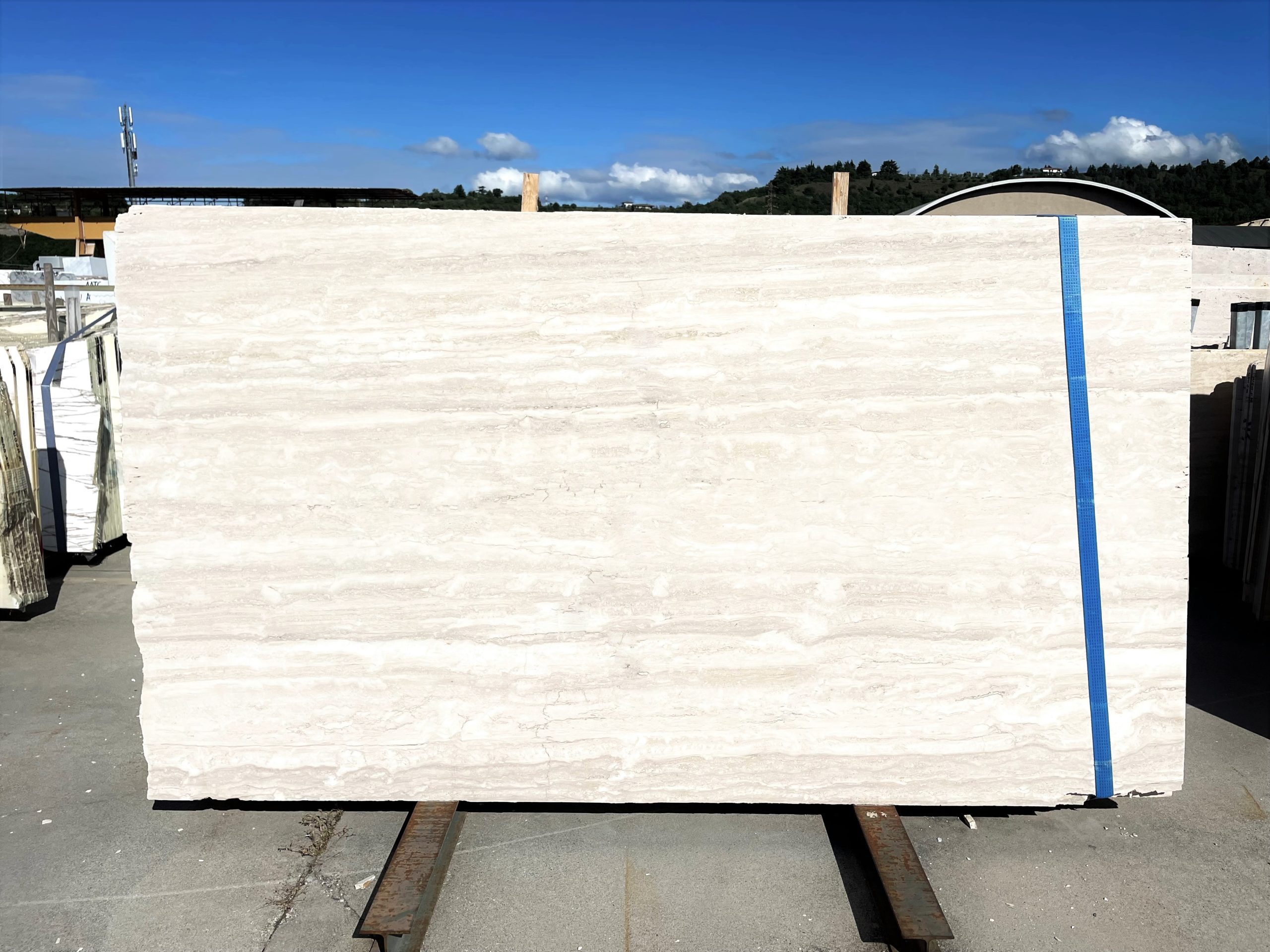 TRAVERTINE WHITE (BIANCO) HONED SLABS (AC2833)