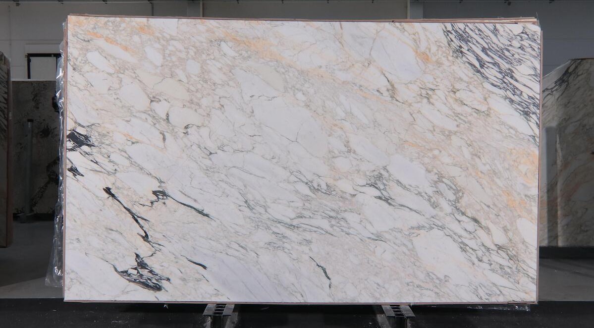 CALACATTA MONET LIGHT MARBLE HONED SLABS (AC4950) – Bild 2