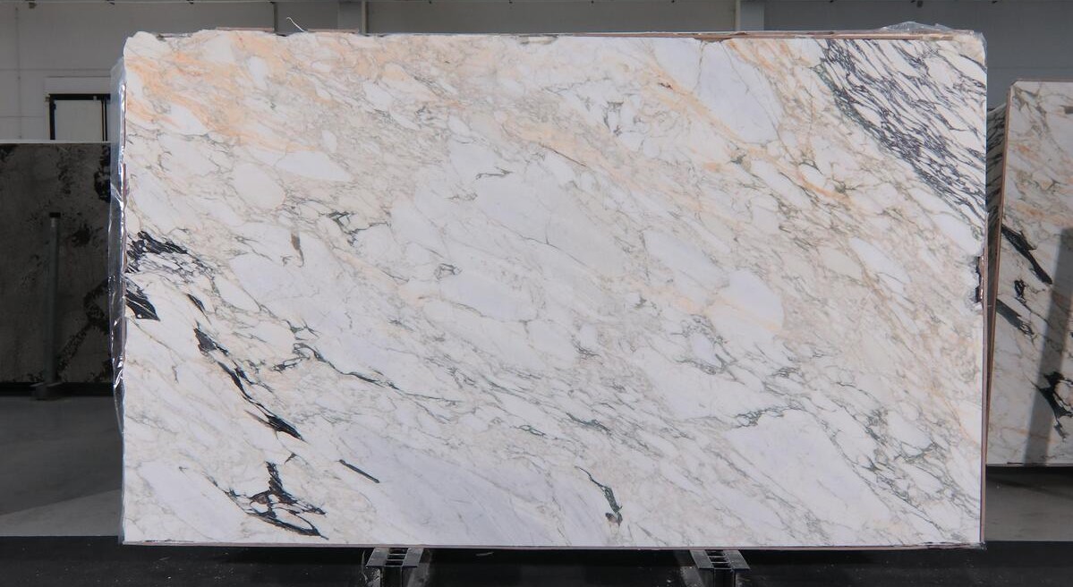 CALACATTA MONET LIGHT MARBLE HONED SLABS (AC4950)