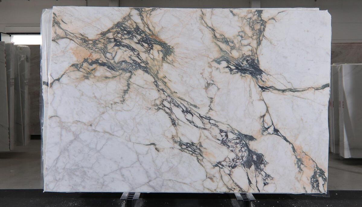 CALACATTA MONET MARBLE HONED SLABS (AC2567)