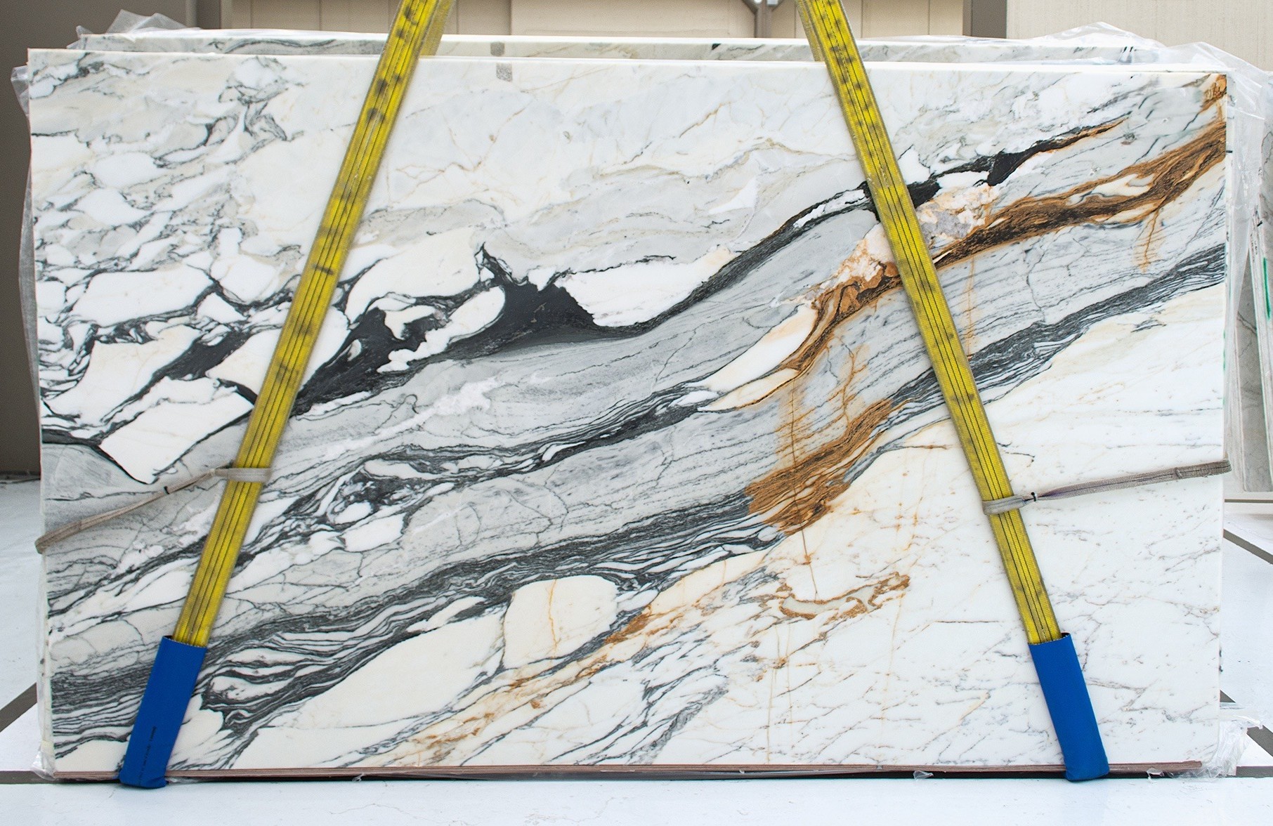 CALACATTA PICASSO MARBLE HONED SLABS (AC13994)