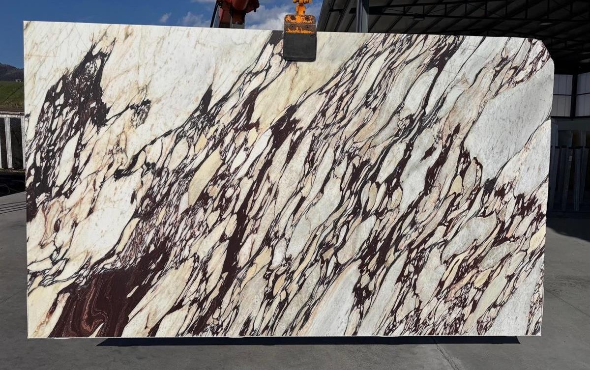 CALACATTA VIOLA MARBLE HONED SLABS (AC2052)