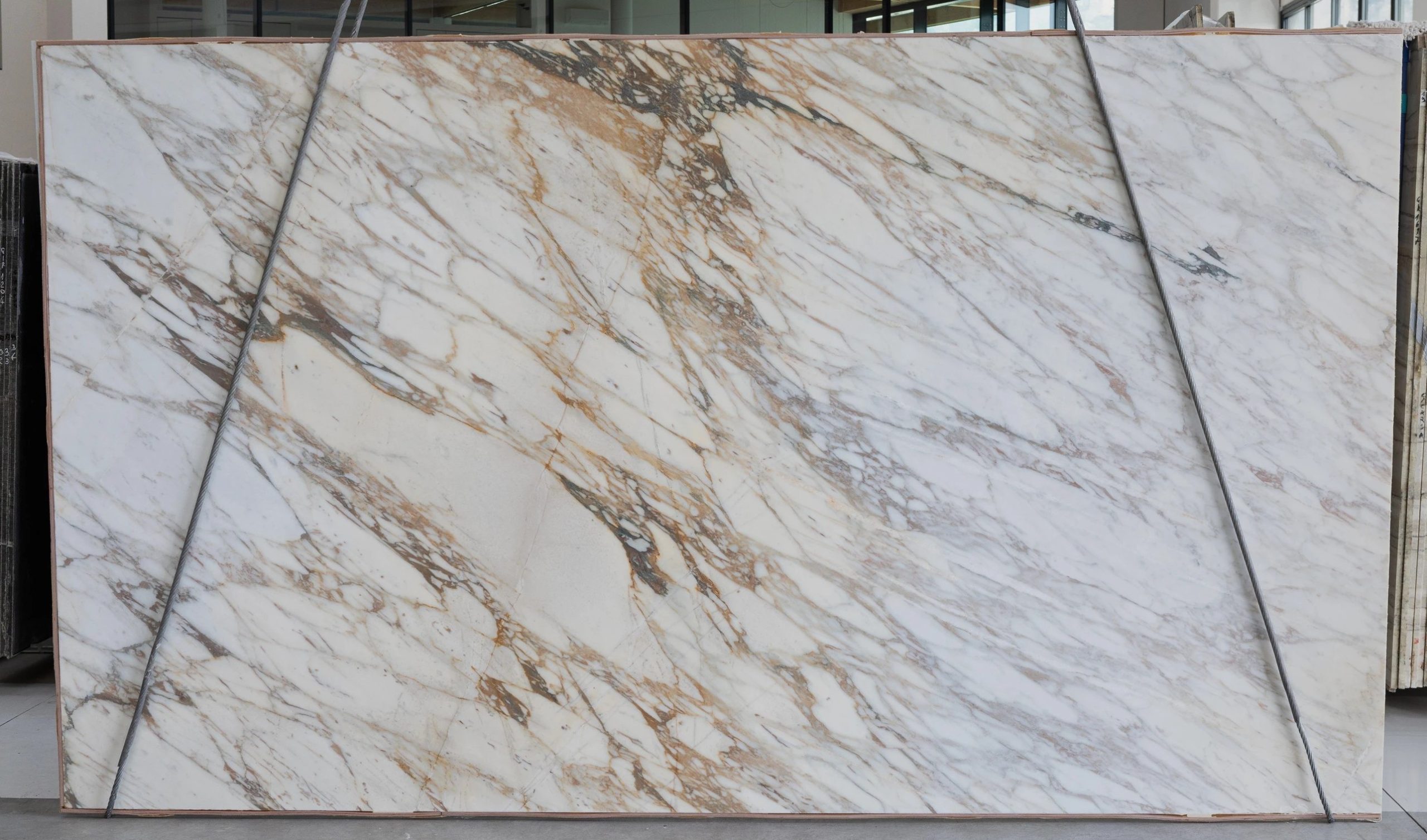 CALACATTA VAGLI GOLD MARBLE HONED SLABS (AC2560) – Bild 3