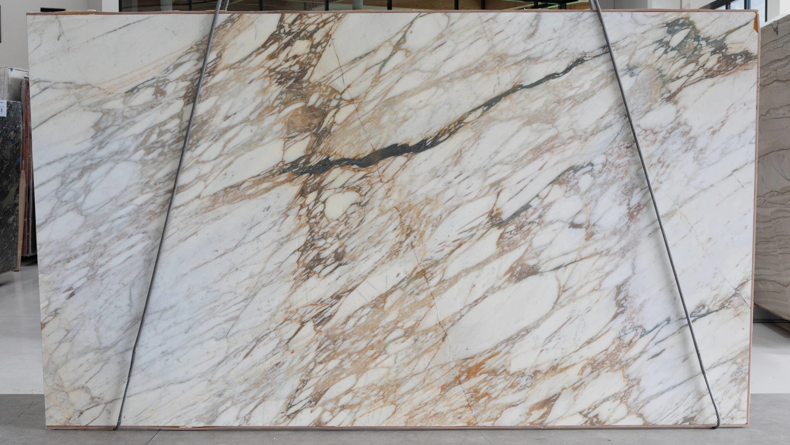 CALACATTA VAGLI GOLD MARBLE HONED SLABS (AC2560)